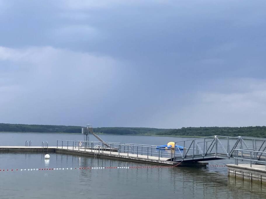 Gemuetliches Holzhaus Am See Warin Exterior foto